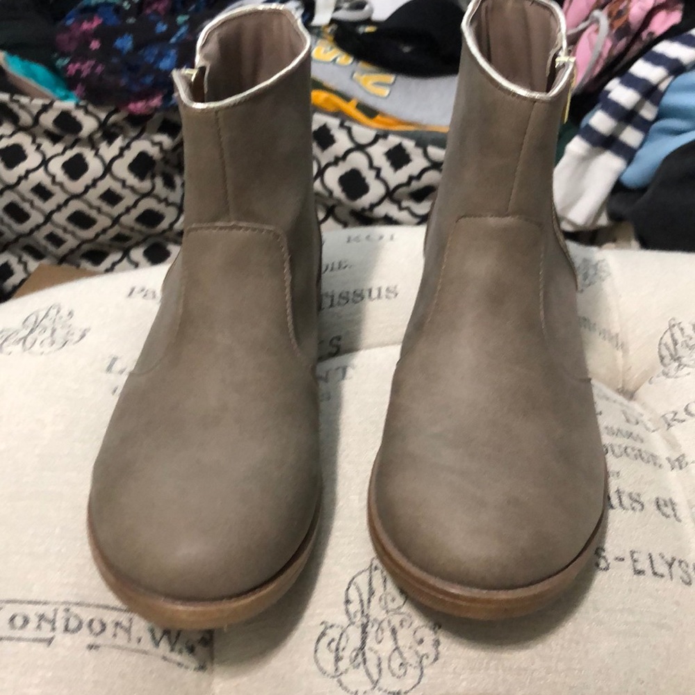 Cat & Jack brown booties size 6